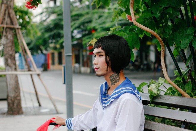 Chàng trai Việt mặc váy chụp ảnh trên phố Nguyễn Huệ - Ảnh 8.