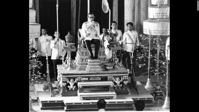 Cuộc đời cố Quốc vương Thái Lan Bhumibol Adulyadej qua ảnh - Ảnh 8.