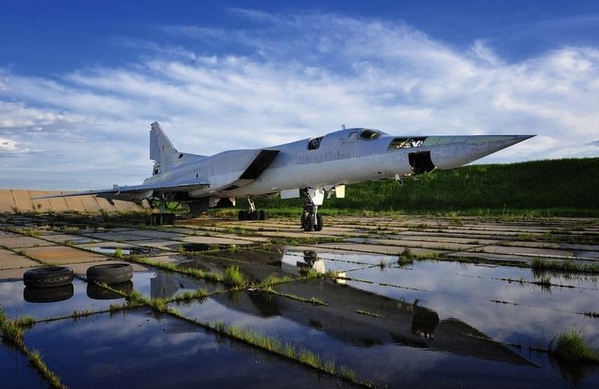 Xót xa hàng chục oanh tạc cơ Tu-22M của Nga bị bỏ quên gần biên giới Trung Quốc - Ảnh 4.