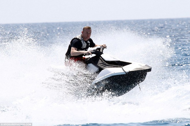 Chạy trốn khỏi nước Anh, Rooney buồn rười rượi tại Ibiza - Ảnh 11.