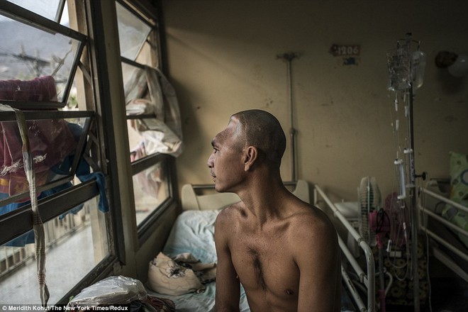 Cảnh tượng sởn da gà trong bệnh viện thiếu đủ thứ ở Venezuela - Ảnh 4.