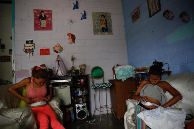 Phụ nữ Venezuela chật vật vì thiếu sản phẩm tránh thai - Ảnh 3.