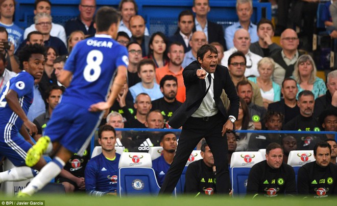 Conte phát cuồng, làm fan Chelsea choáng ngợp ở Stamford Bridge - Ảnh 2.