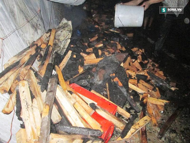 Cháy lớn thiêu rụi 2 phân xưởng chuyên sản xuất đồ gỗ - Ảnh 1.