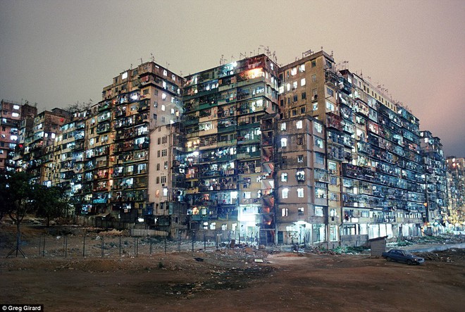 Bức tranh toàn cảnh thành phố bẩn thỉu và đông dân nhất Hong Kong - Ảnh 17.