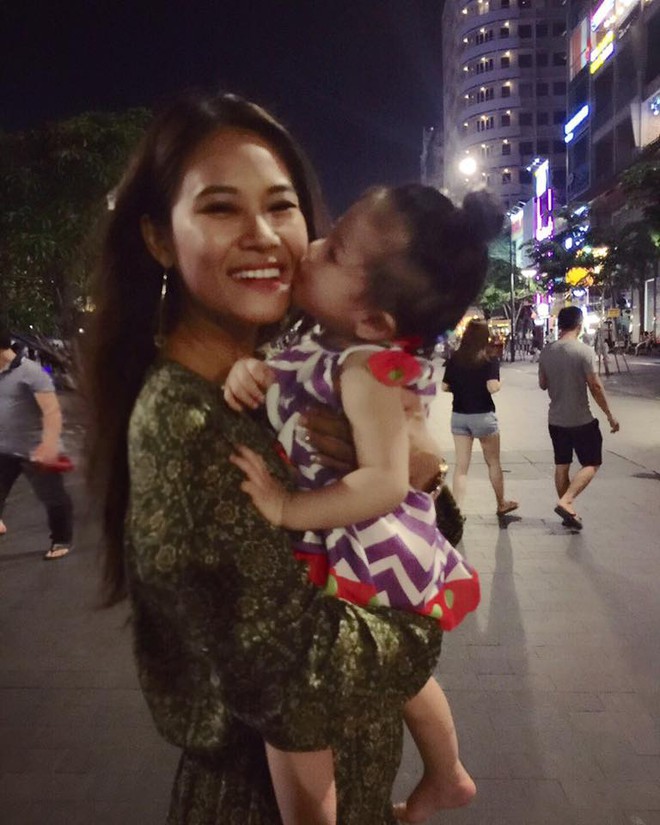 Hoa hậu biển Vân Anh nóng bỏng chụp bikini cùng con gái - Ảnh 9.