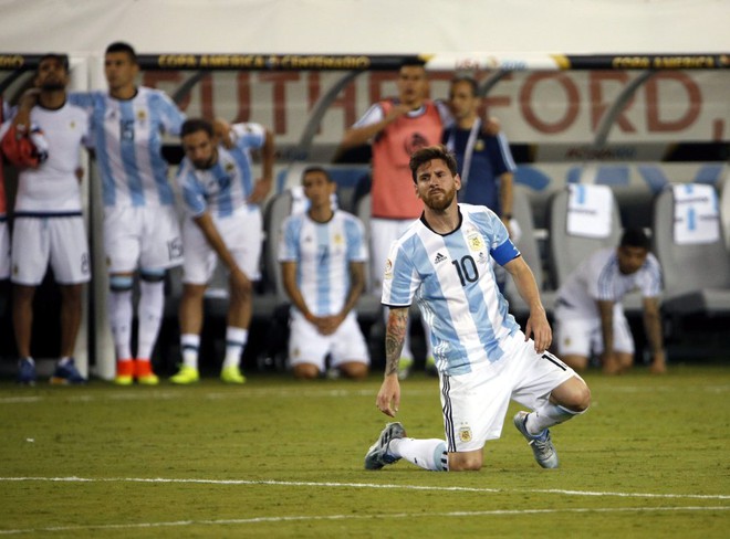 Phía sau chuyện Messi úp mở đòi rời Argentina - Ảnh 2.