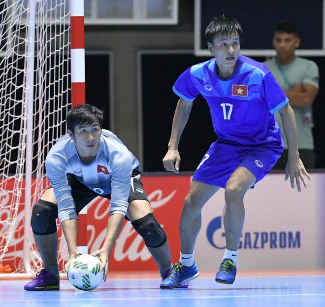 Từ cậu bé nhổ cỏ cà phê đến đấu trường Futsal World Cup - Ảnh 3.