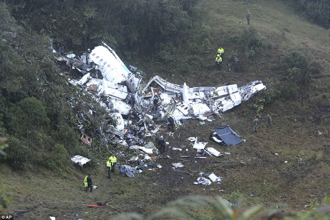 Thủ môn chết trong bệnh viện và những bức hình ám ảnh về vụ máy bay chở CLB Brazil rơi - Ảnh 5.