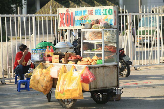 Đại gia liên tục đổ bộ, săn vé chợ đen ở Mỹ Đình - Ảnh 9.