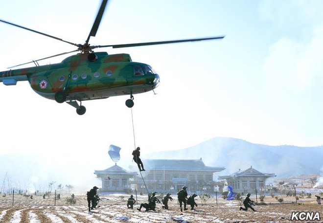 24h qua ảnh: Đặc nhiệm Triều Tiên diễn tập chiếm phủ tổng thống Hàn Quốc - Ảnh 4.