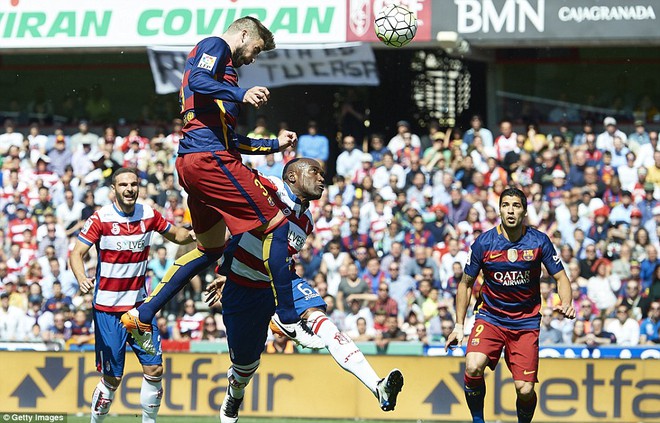 Luis Suarez lên cơn điên, đưa Barcelona giành ngôi vô địch - Ảnh 2.