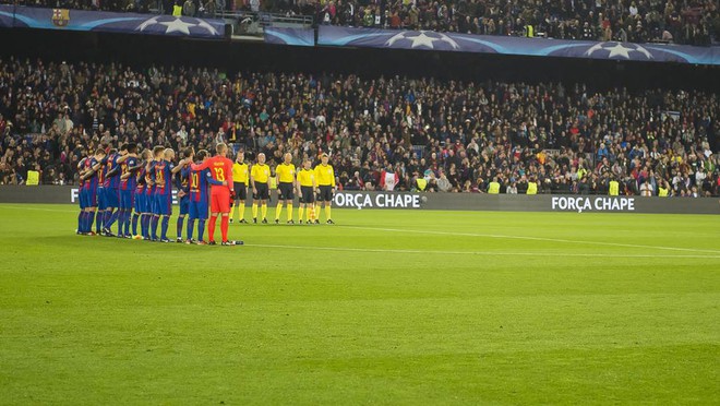 Vượt những đau thương, Chapecoense sắp đối đầu với Barcelona - Ảnh 1.