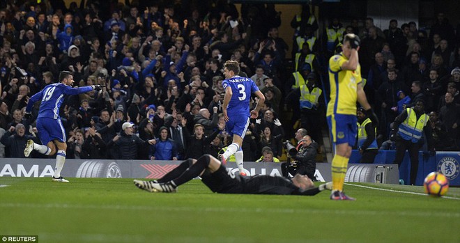 Thắng hủy diệt, Chelsea ẵm gọn ngôi đầu Premier League - Ảnh 5.