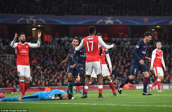 Tự bắn vào chân, Arsenal lại đứng trước nguy cơ lớn tại Champions League - Ảnh 2.