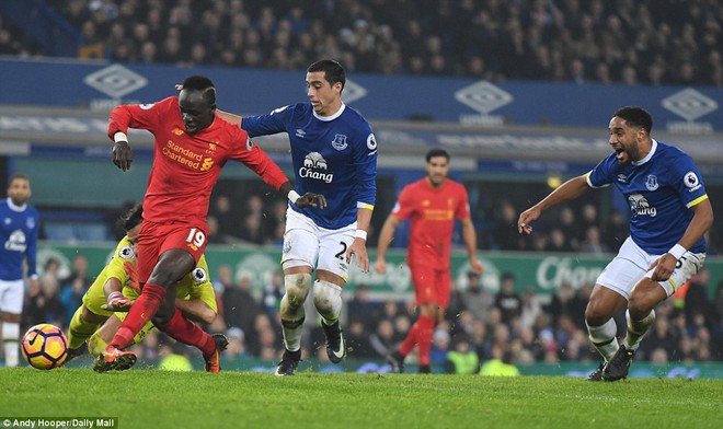 Everton 0-1 Liverpool: Chết ở phút bù giờ - Ảnh 6.