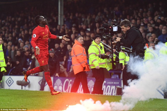 Everton 0-1 Liverpool: Chết ở phút bù giờ - Ảnh 7.