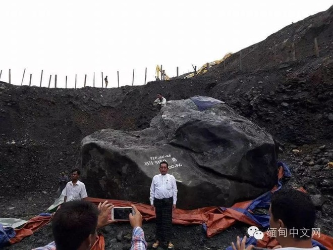 Sướng rơn vì bất ngờ vớ được khối đá quý khủng nặng gần 200 tấn - Ảnh 5.