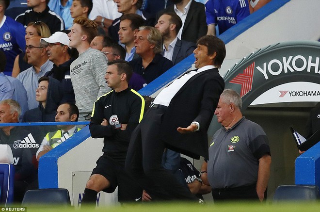 Conte phát cuồng, làm fan Chelsea choáng ngợp ở Stamford Bridge - Ảnh 5.