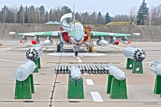 [ẢNH] Belarus nhận thêm số lượng lớn chiến đấu cơ Yak-130 từ Nga - Ảnh 4.