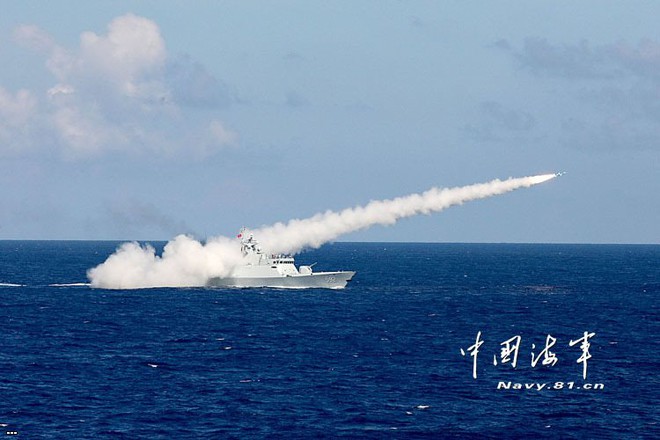 Tàu chiến TQ ầm ầm phóng tên lửa trước ngày phán quyết của PCA - Ảnh 10.