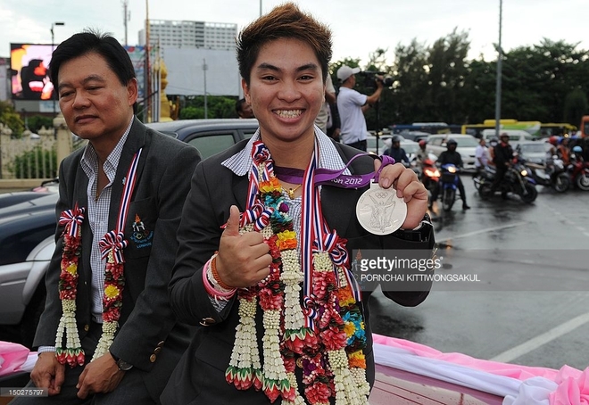 Nữ đô cử đầy... nam tính của đoàn Olympic Thái Lan - Ảnh 8.