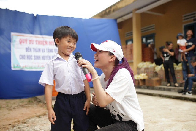 Mỹ Tâm vô tư vừa hát vừa nhảy giữa trưa nắng - Ảnh 4.