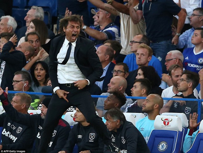 Conte phát cuồng, làm fan Chelsea choáng ngợp ở Stamford Bridge - Ảnh 7.