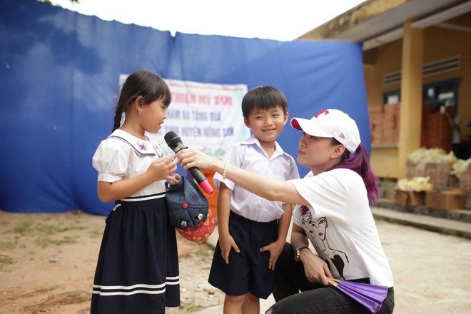 Mỹ Tâm vô tư vừa hát vừa nhảy giữa trưa nắng - Ảnh 3.