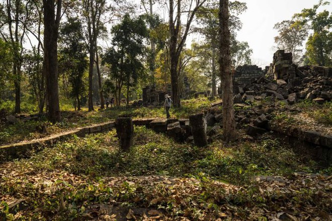 Phát hiện tàn tích thành phố cổ trong rừng sâu ở Campuchia - Ảnh 10.