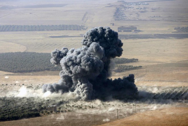 24h qua ảnh: Xe tăng Thổ Nhĩ Kỳ nã pháo như mưa vào lính IS ở Syria - Ảnh 7.