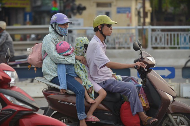 Người dân mang gà, vịt lên Thủ đô sau kỳ nghỉ lễ - Ảnh 13.