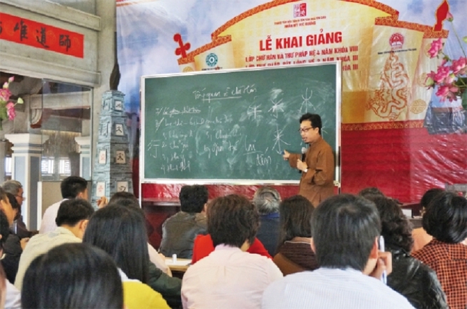 PGS nói về đề xuất dạy chữ Hán: Sao bắt con em ta học tử ngữ? - Ảnh 1.