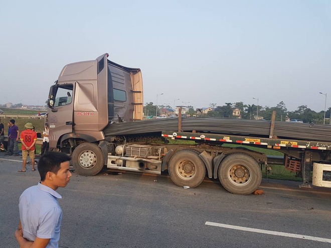 10 người thương vong trong vụ tai nạn nghiêm trọng trên cao tốc Hà Nội – Thái Nguyên - Ảnh 2.