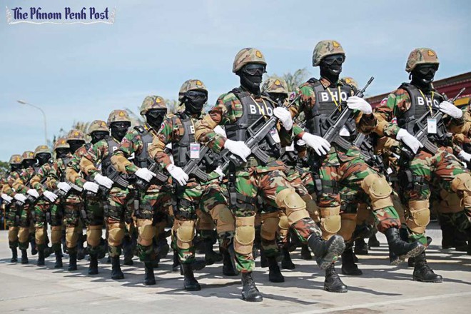 Những vũ khí Trung Quốc trang bị cho đội cận vệ Thủ tướng Hun Sen - Ảnh 1.