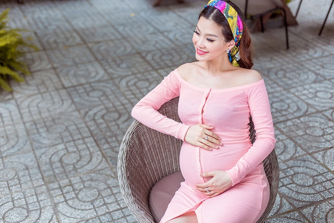 Á hậu Diễm Trang khoe vẻ gợi cảm trước ngày sinh nở - Ảnh 2.