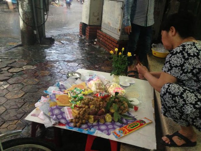 Cúng cô hồn tháng 7 Âm lịch sao cho đúng? - Ảnh 1.