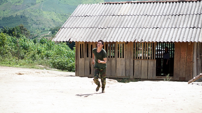 Đàn em Ngọc Trinh gây mê mẩn với hình ảnh soái ca quân nhân - Ảnh 4.