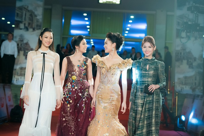 Cô gái học giỏi nhất Hoa hậu Việt Nam 2016 quyến rũ với váy đuôi cá - Ảnh 2.