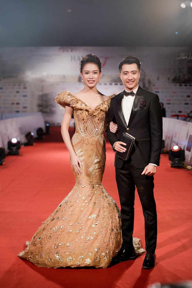 Cô gái học giỏi nhất Hoa hậu Việt Nam 2016 quyến rũ với váy đuôi cá - Ảnh 3.