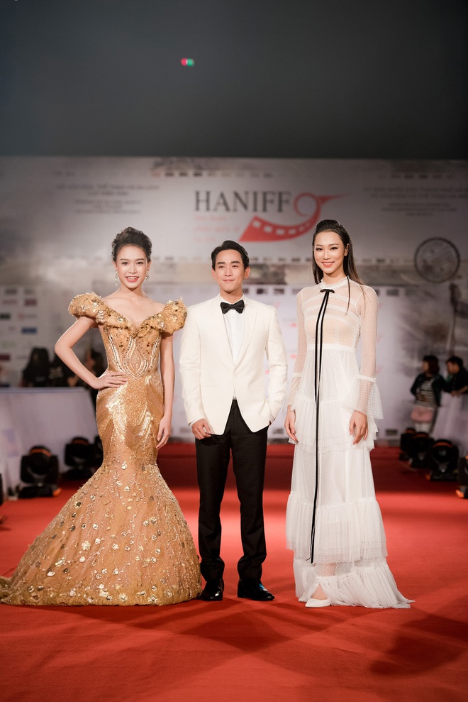 Cô gái học giỏi nhất Hoa hậu Việt Nam 2016 quyến rũ với váy đuôi cá - Ảnh 4.