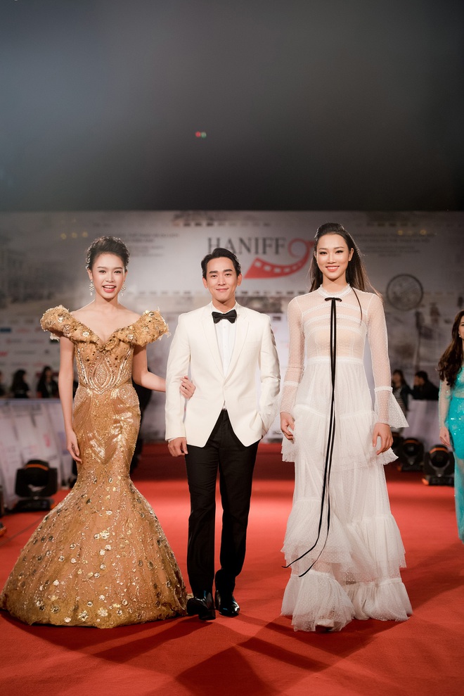 Cô gái học giỏi nhất Hoa hậu Việt Nam 2016 quyến rũ với váy đuôi cá - Ảnh 5.