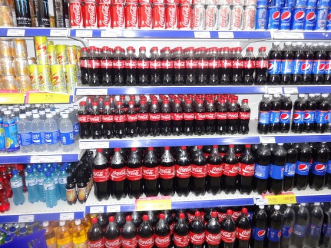 Mâu thuẫn trong vụ Coca Cola bị tạm dừng lưu thông 13 sản phẩm - Ảnh 1.
