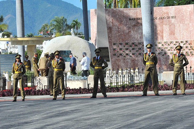 Hình ảnh ngôi mộ rất giản dị của Lãnh tụ Cuba Fidel Castro - Ảnh 3.