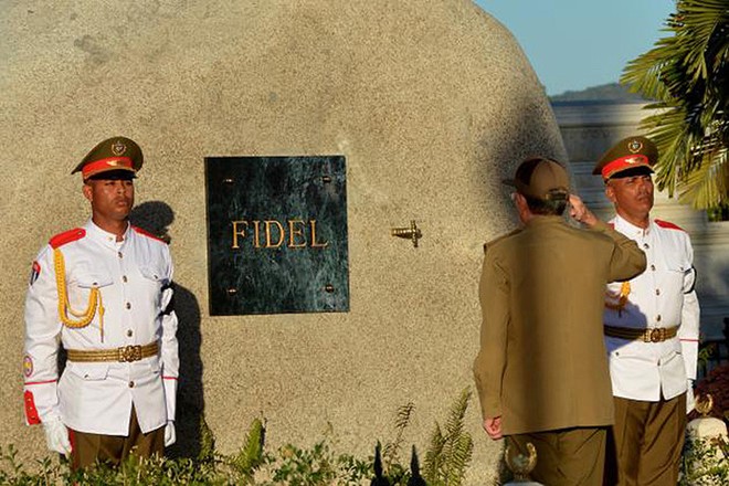 Hình ảnh ngôi mộ rất giản dị của Lãnh tụ Cuba Fidel Castro - Ảnh 4.