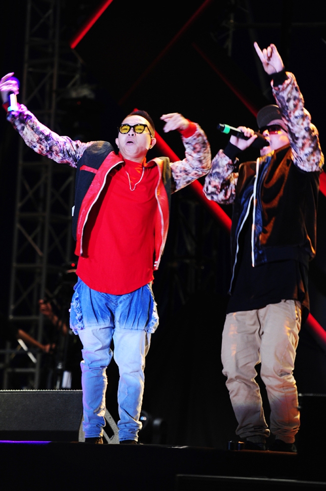 Ngôi sao ca nhạc Hàn Quốc khiến khán giả Đà Nẵng phát cuồng - Ảnh 1.