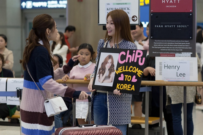 Chi Pu được đích thân Á hậu Hàn Quốc tiếp đón ở sân bay - Ảnh 5.