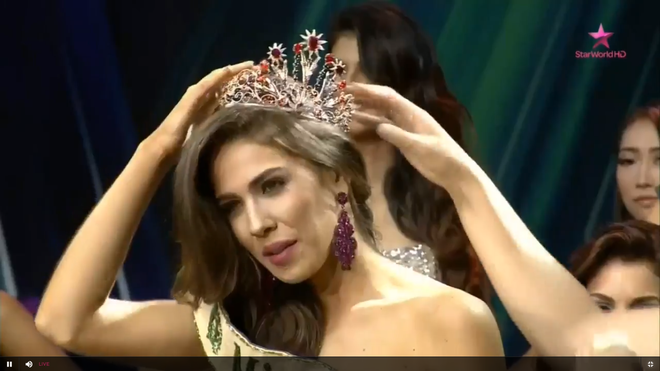 Chung kết Hoa hậu Trái đất: Nam Em dừng chân top 8 vì phần thi ứng xử gặp sự cố, bị la ó - Ảnh 14.