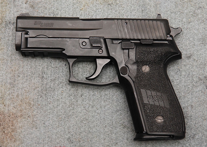 Các đại diện của dòng súng ngắn SIG SAUER P226 nổi tiếng - Ảnh 5.