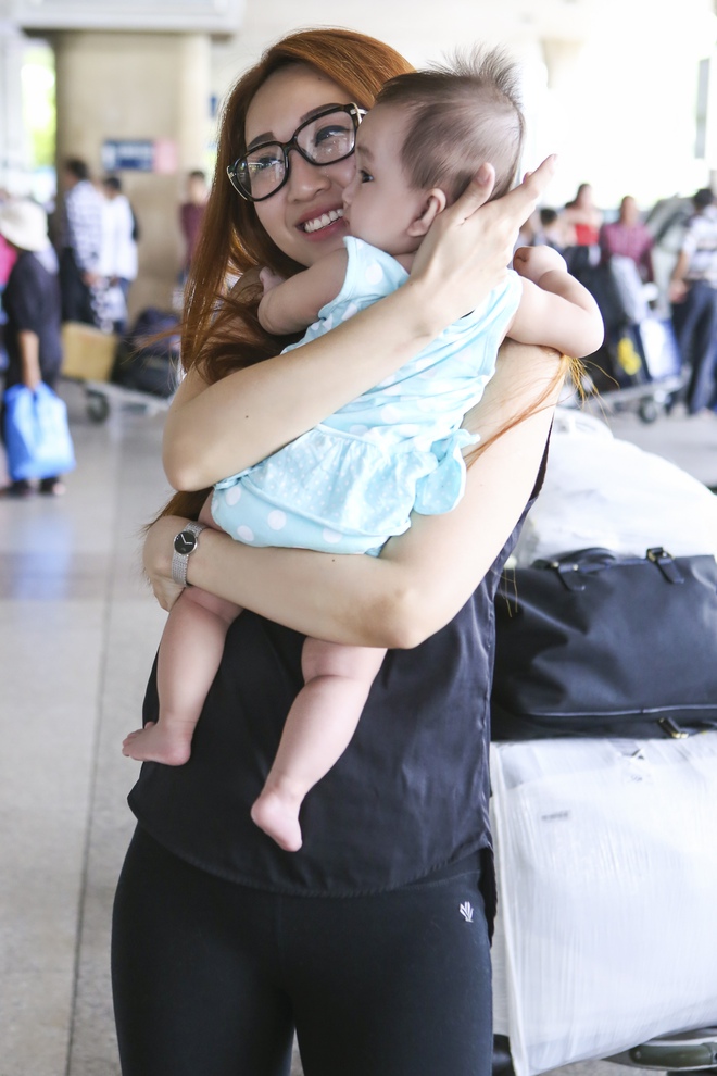 Lều Phương Anh gây chú ý khi xuất hiện cùng con gái ở sân bay - Ảnh 10.